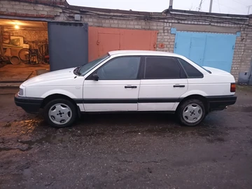 Авто Volkswagen Passat Cc 1988 № 8238951