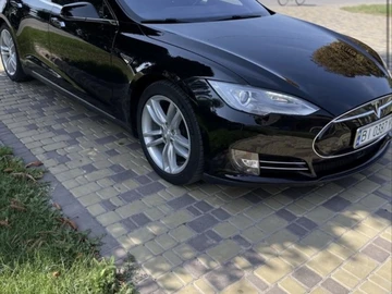 Авто Tesla Model S 2015 № 8239095