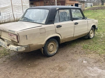 Авто ВАЗ 2107 1989 № 8240410