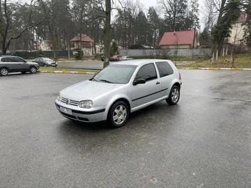 Авто Volkswagen Golf 2000 № 8241022