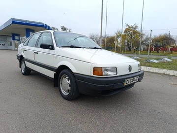 Авто Volkswagen Passat Sedan 1988 № 8241909