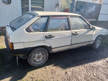 Авто ВАЗ 2109 1989 № 8242023