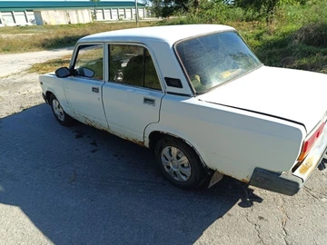 Авто ВАЗ 2107 1984 № 8242195