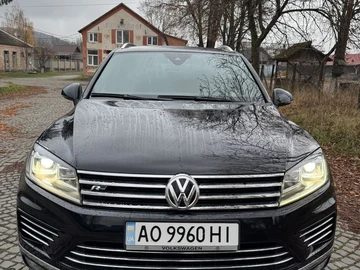 Авто Volkswagen Touareg 2015 № 8242299