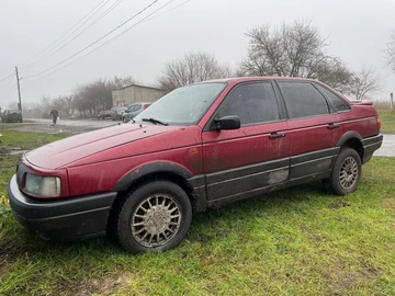 Авто Volkswagen Passat Sedan 1990 № 8242589