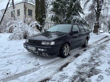 Авто Volkswagen Passat Variant 1994 № 8243116