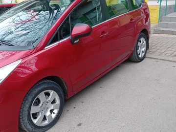 Авто Peugeot 5008 2011 № 8243732