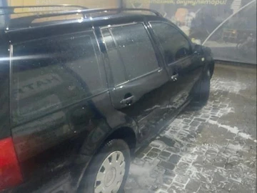 Авто Volkswagen Golf 2000 № 8244020