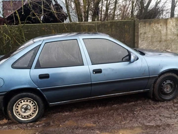 Авто Opel Vectra 1989 № 8245250