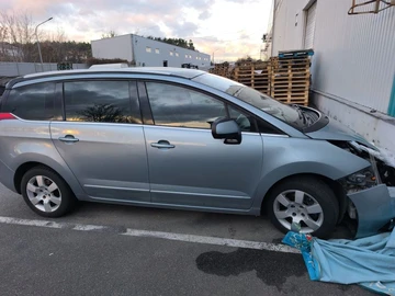 Авто Peugeot 5008 2011 № 8247470