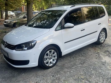 Авто Volkswagen Touran 2011 № 8248396