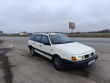 Авто Volkswagen Passat Variant 1992 № 8248641