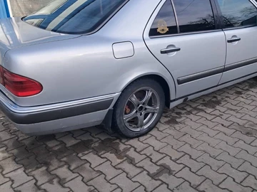 Авто Mercedes E Серия 1996 № 8249036