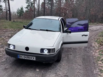 Авто Volkswagen Passat Variant 1990 № 8251623