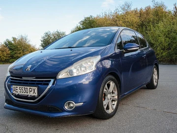Авто Peugeot 208 2013 № 8252797