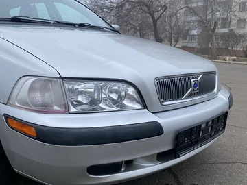 Авто Volvo V40 Kombi 2001 № 8253798