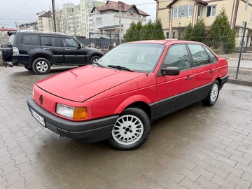 Авто Volkswagen Passat Sedan 1990 № 8254086