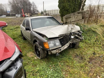 Авто Mercedes 260 1986 № 8257596