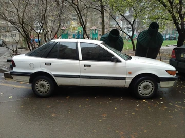 Авто Mitsubishi Lancer 1990 № 8257978