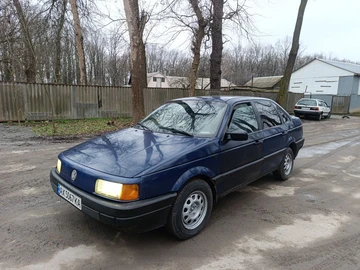 Авто Volkswagen Passat Sedan 1992 № 8258264