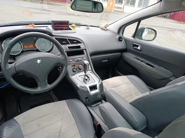 Авто Peugeot 5008 2012 № 8258756