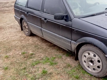 Авто Volkswagen Passat Variant 1990 № 8259271