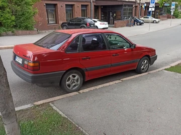 Авто Volkswagen Passat Sedan 1988 № 8259368