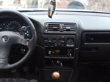 Авто Opel Vectra 1992 № 8259718