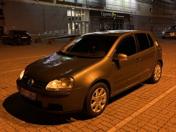 Авто Volkswagen Golf 2005 № 8260518