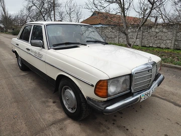 Авто Mercedes E Серия 1980 № 8262022
