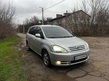 Авто Toyota Avensis Verso 2003 № 8264001