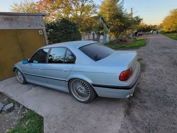 Авто BMW 7 Серия 1994 № 8266401