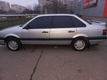 Авто Volkswagen Passat Sedan 1990 № 8266878