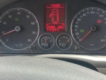 Авто Volkswagen Touran 2010 № 8268495