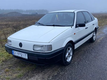 Авто Volkswagen Passat Sedan 1992 № 8269223