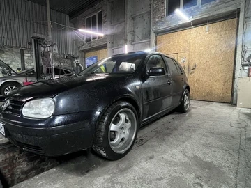 Авто Volkswagen Golf 1999 № 8270291