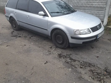 Авто Volkswagen Passat Variant 1999 № 8271763