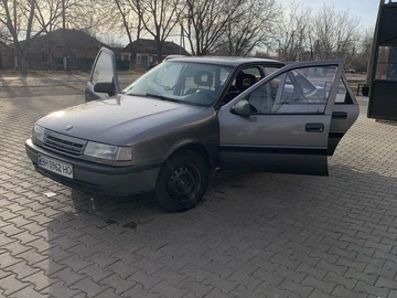 Авто Opel Vectra 1990 № 8272435