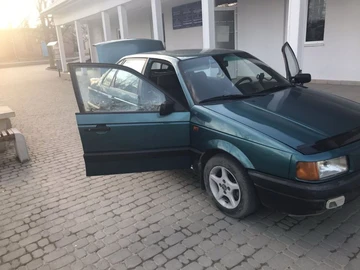 Авто Volkswagen Passat Sedan 1991 № 8273338