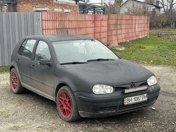 Авто Volkswagen Golf 2000 № 8274798