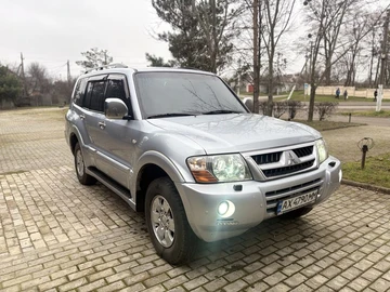 Авто Mitsubishi Pajero 2004 № 8275003