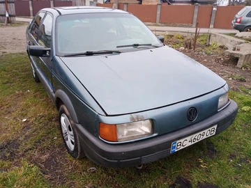 Авто Volkswagen Passat Sedan 1989 № 8275622