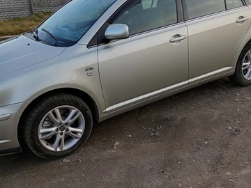 Авто Toyota Avensis Verso 2004 № 8275904
