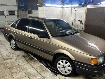 Авто Volkswagen Passat Sedan 1989 № 8283790