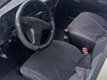 Авто Opel Kadett 1988 № 8286224