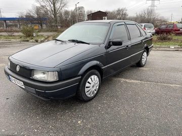 Авто Volkswagen Passat Sedan 1993 № 8286237