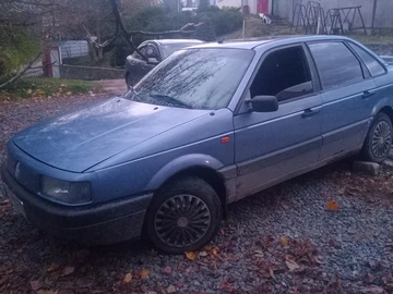Авто Volkswagen Passat Sedan 1992 № 8289469