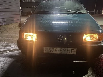 Авто Volkswagen Passat Sedan 1992 № 8289641