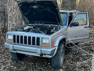 Авто Jeep Cherokee 2000 № 8290009