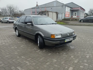 Авто Volkswagen Passat Sedan 1991 № 8290337